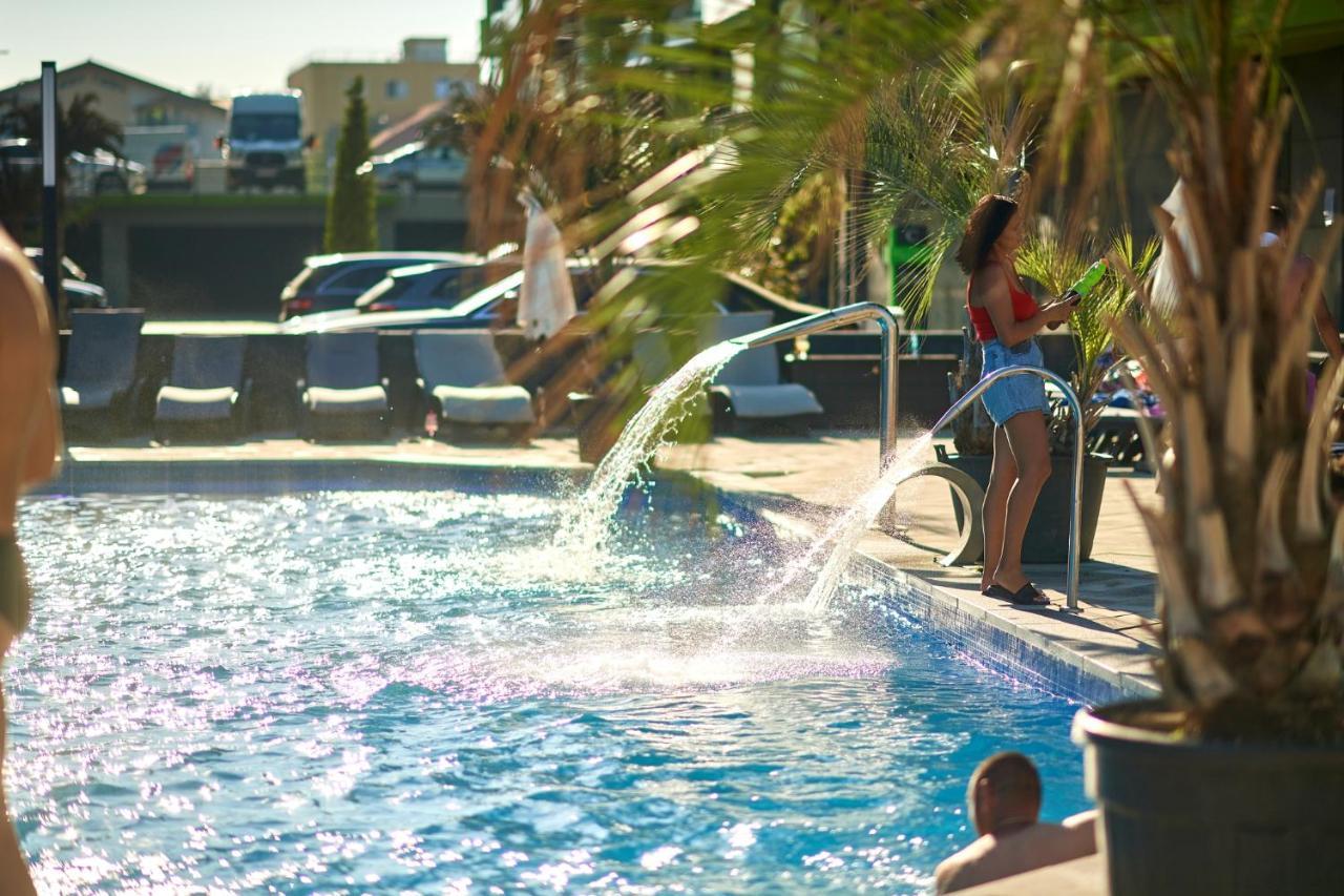 Sara Blu Apartment Spa And Pool Beach Resort Mamaia Exteriör bild